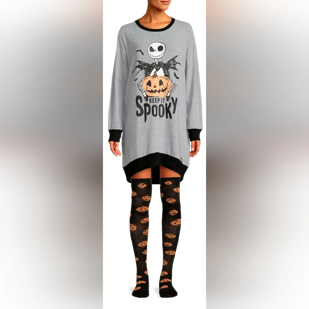 💀Nightmare Before Christmas🎄🎄Sleepshirt with Socks🎄NWT - Picture 2 of 5